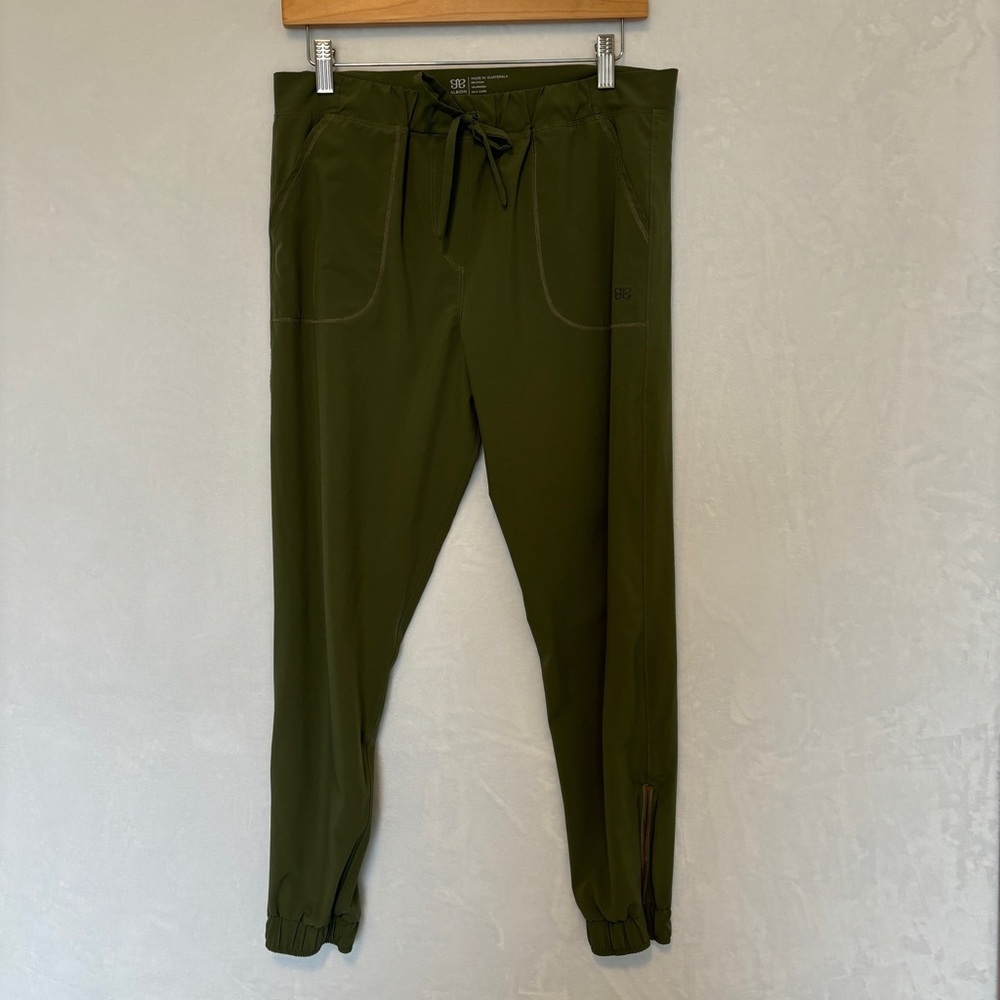 Albion Fit women green jetsetter casual athletic pull on joggers size small